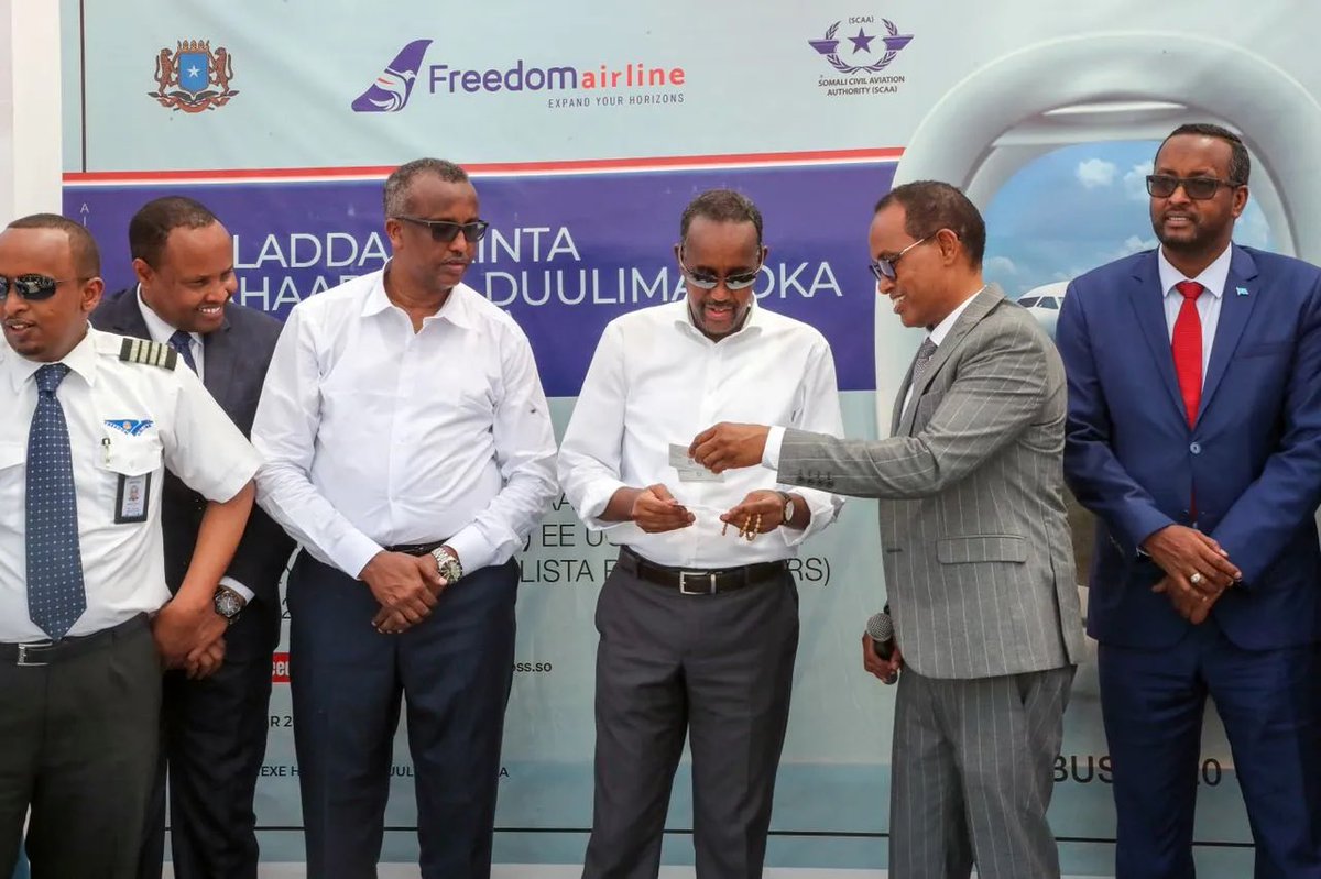 duranfarah's tweet photo. Air Operating certificate for the Somali Air-Space has been issued for the first time in 30 years. This is the beginning of our efforts to make the country's civil aviation system competitive with international ones, and this will also contribute to economic growth of our country https://t.co/1AORnDo3A6