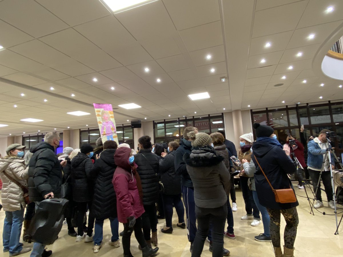 PARDAL_J_C's tweet photo. Séance du #conseil suspendue. Résultat de la gestion calamiteuse de @VincentChriqui des agents municipaux de @Bourgoin38300   #BourgoinJallieu #mépris https://t.co/9YLAX0FpRX