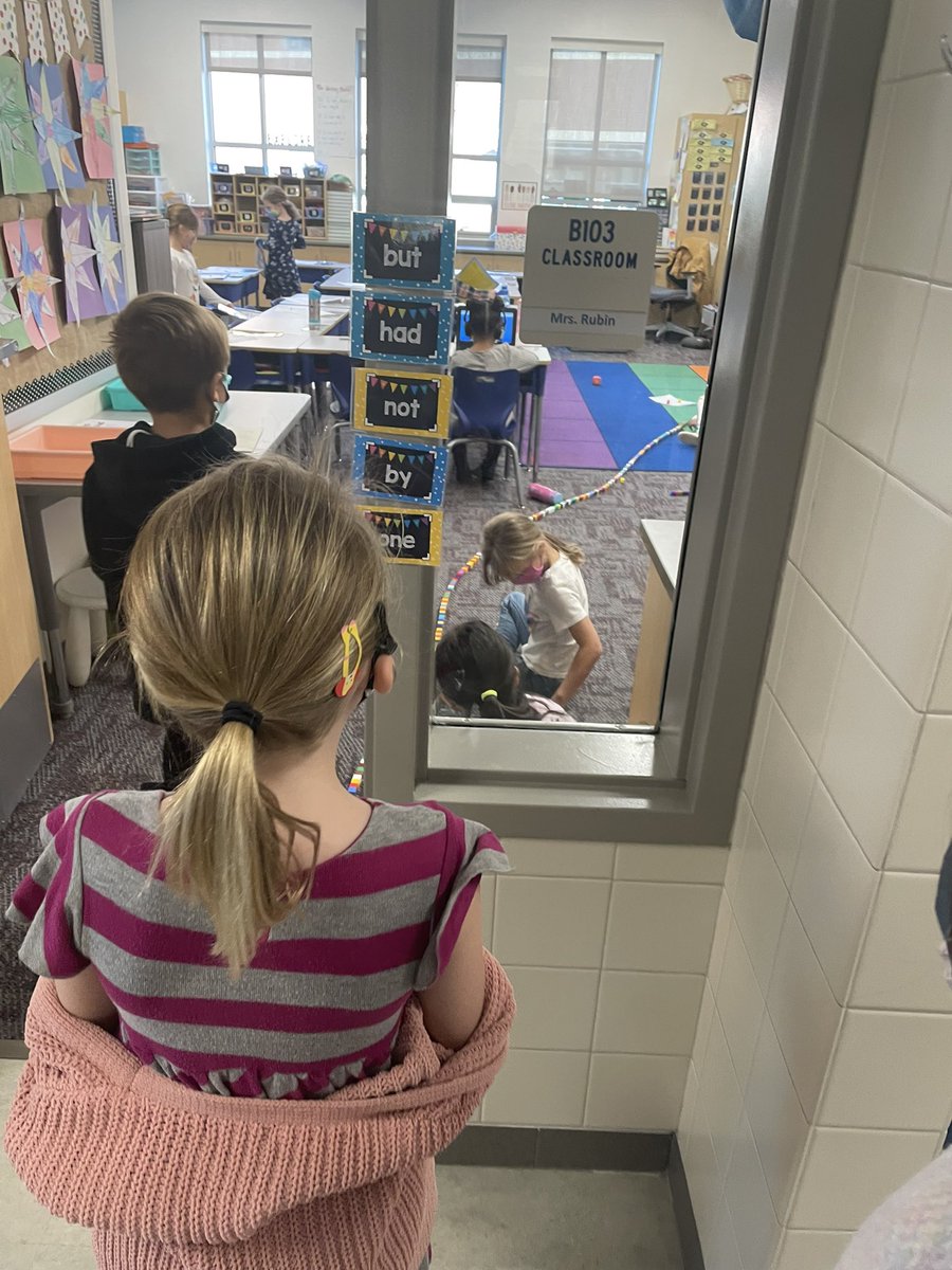 MrsRubinFCPS's tweet photo. We practice reading our heart words when we enter our classroom. @SuES_BlueJays #SUESBluejays #BlueJaysLEAD https://t.co/k4icg4cMQV