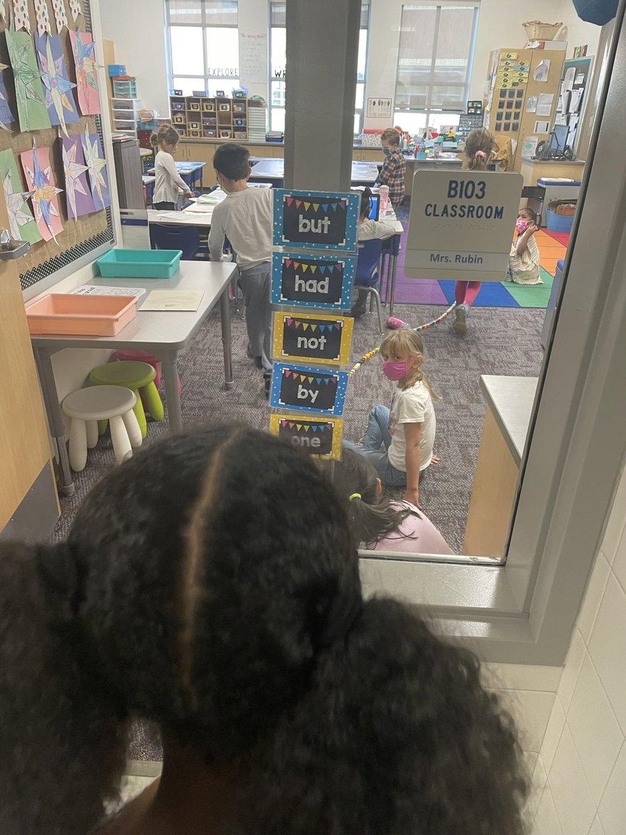 MrsRubinFCPS's tweet photo. We practice reading our heart words when we enter our classroom. @SuES_BlueJays #SUESBluejays #BlueJaysLEAD https://t.co/k4icg4cMQV