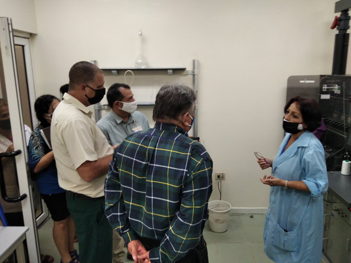 iitabaco's tweet photo. En la jornada de ayer sesión de trabajo del Consejo de Dirección del Instituto con el Presidente del Grupo Empresarial de Tabaco de Cuba el compañero Marino Alberto Murillo Jorge, dando un recorrido por el centro e intercambiando con los trabajadores. https://t.co/xoKMOyW9hM