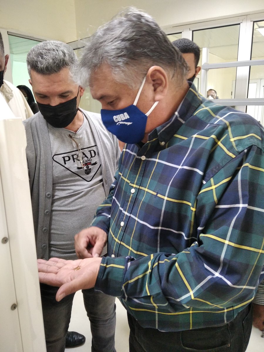 iitabaco's tweet photo. En la jornada de ayer sesión de trabajo del Consejo de Dirección del Instituto con el Presidente del Grupo Empresarial de Tabaco de Cuba el compañero Marino Alberto Murillo Jorge, dando un recorrido por el centro e intercambiando con los trabajadores. https://t.co/xoKMOyW9hM