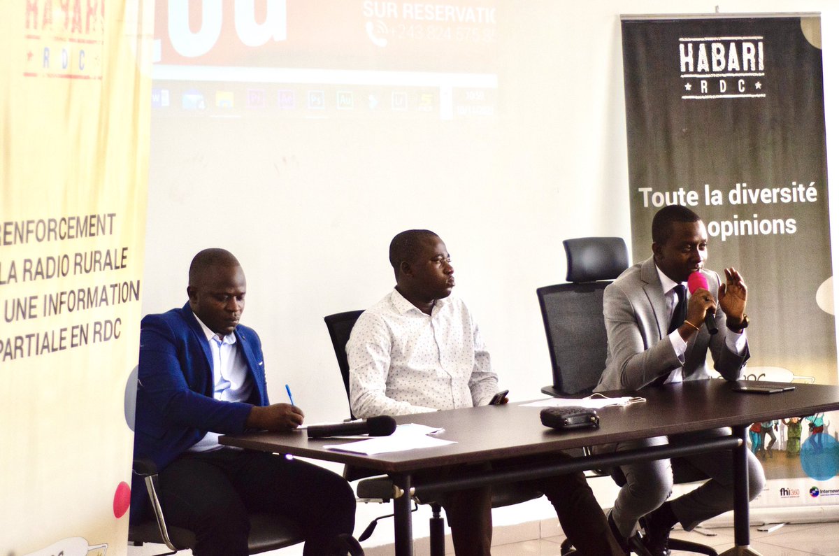 jhshotsha17's tweet image. Ns avons échangé ce jr, blogueurs et acteurs du numérique, sur la &quot;démocratisat° de la parole à l&apos;ère du numérique&quot;. C&apos;était au cours d&apos;un #CafeBlog organisé par @habariRDC. &quot;Le numeriqu a changé l règles de la démocratie. Les débats compliqués sont résumés à d courts messages&quot;.