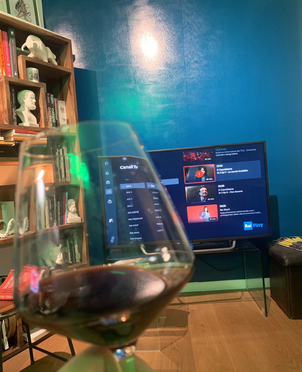 MancaDavide's tweet photo. FUCKING READY FOR #ilcacciatore #ilcacciatore3 21:20 Rai 2 https://t.co/L6UnhN8N59