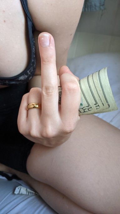 Findom https://t.co/ohNxAejL3g<a href="/tag/findom"class="tags"><span>#findom</span></a><a href="/tag/nonbinary"class="tags"><span>#nonbinary</span></a>