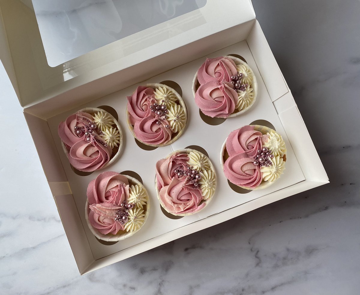 MissGrahamMS's tweet photo. gorgeous cakes from my sis for passing my observed lesson 🥰 Lucky to have a baker in the family https://t.co/tAljgD3tMm