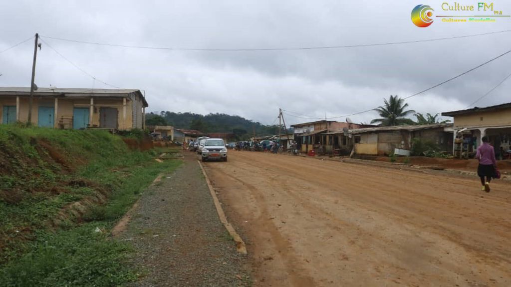 RadioCultureFm's tweet photo. #Développement #Local #Mvengue #Océan 

La Commune de Mvengue est en pleine expansion et rêve du meilleur avec le bitumage de la Route Régionale qui la traverse.

Suivez-nous sur @RadioCultureFm https://t.co/EWhn2MvnuE