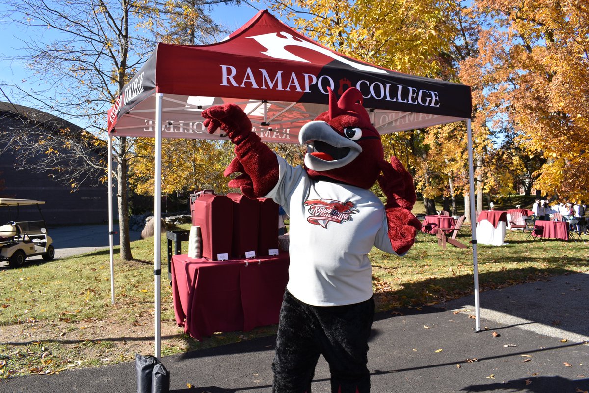 What a wonderful way to celebrate the College's 52nd Birthday🎈🎉! Happy we could celebrate Founders' Day together. The festivities continue later tonight: ramapo.edu/founders/