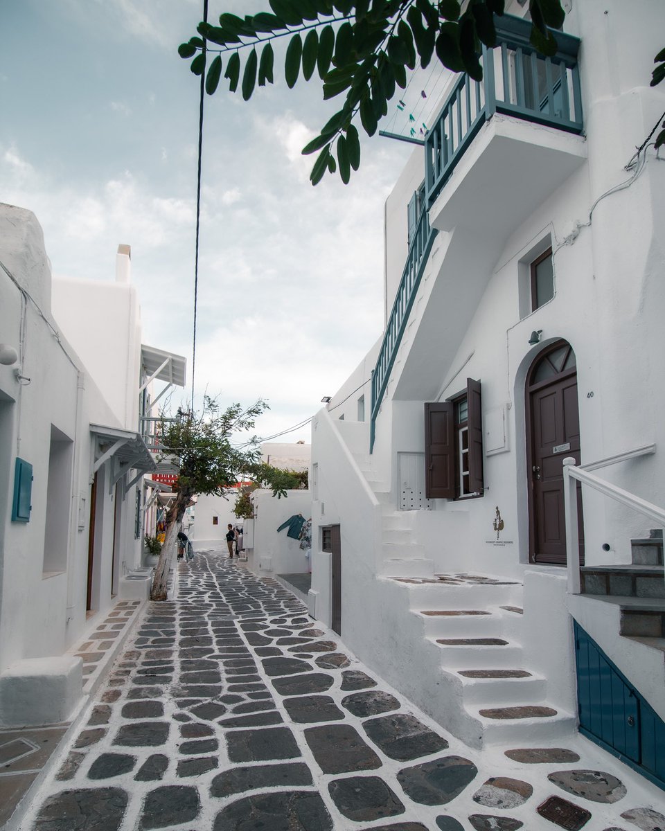 Streets of Mykonos 🌺 #greece #travelphotography #visitmykonos