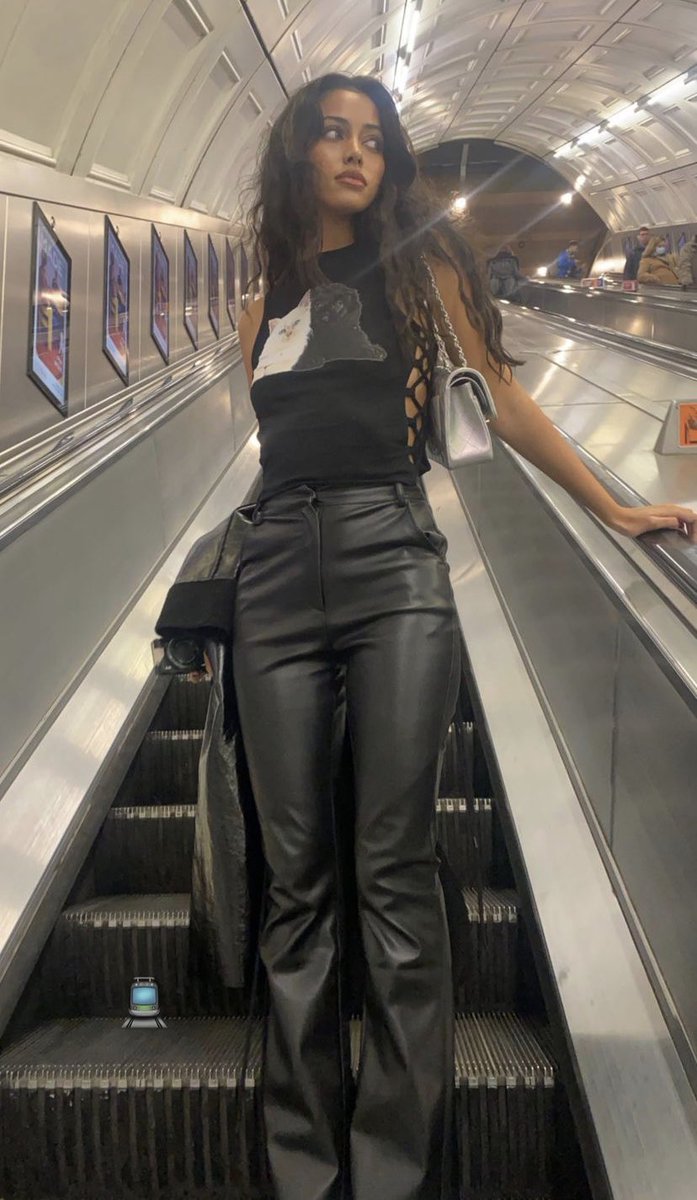 stargxirl's tweet photo. cindy kimberly x london https://t.co/io5H6yEgAA