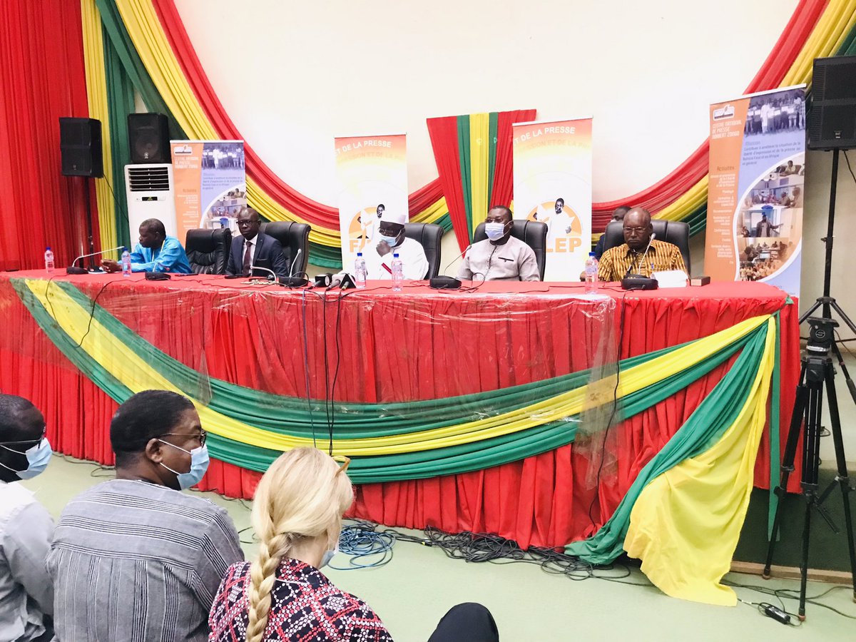 BicabaJunior's tweet photo. Placée sous le thème « Des médias résiliants au service des citoyens africains », la cérémonie d’ouverture de la 9em édition du #Festival_International_de_la_liberté_dexpression_et_de_la_Presse s’est tenue ce mardi 10 novembre 2021 au CBC.
#ABB #FILEP2021 https://t.co/TQIgujBF4m