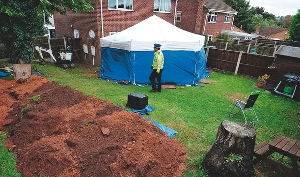 AndyDoneJohnson's tweet photo. Second of four #WycherleyMurders #GardenofBones #Landscapers related appointments completed today. And I've still done a full day's work and been to the gym. Loving it though. https://t.co/IeXfAARqiS