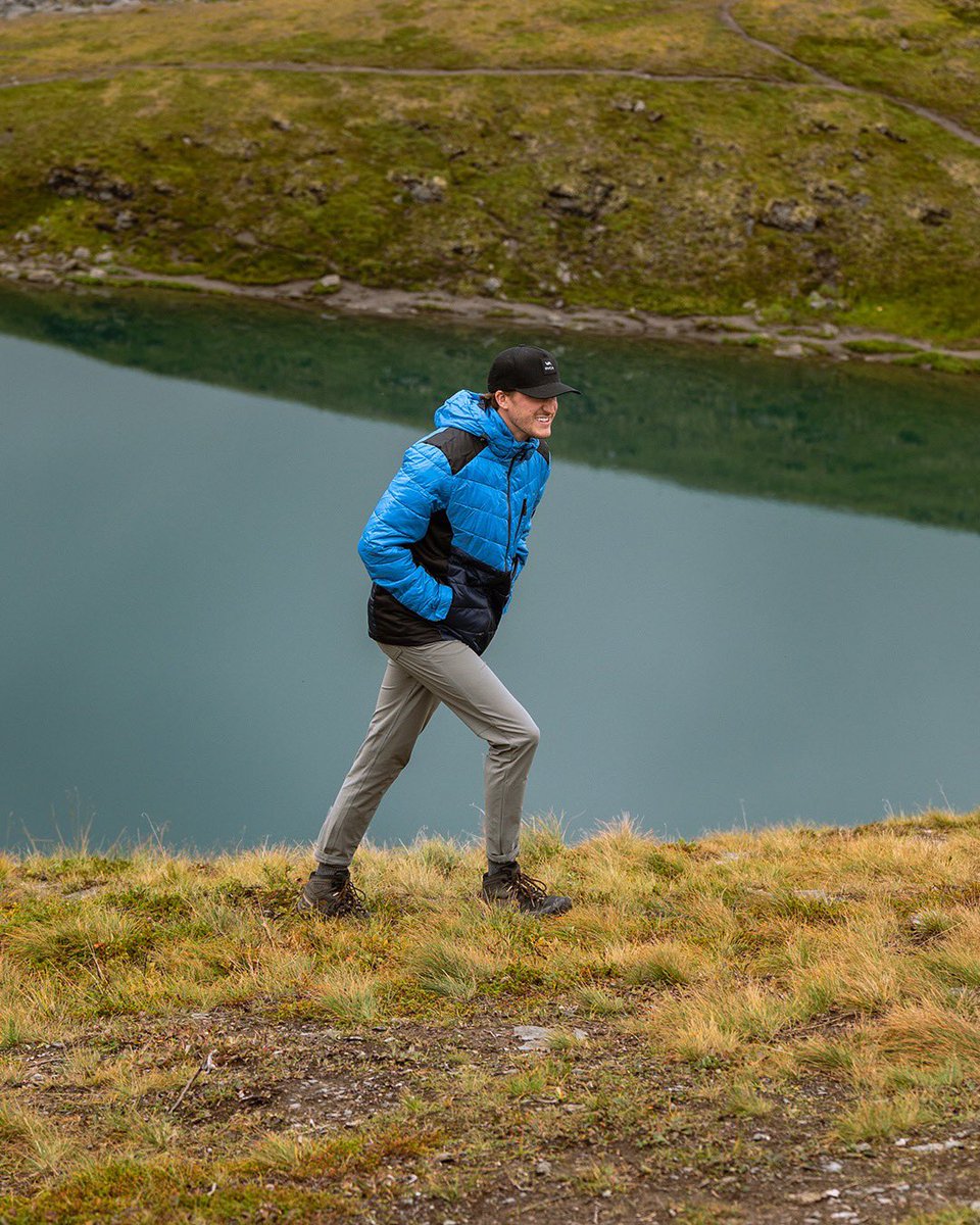Running towards holiday shopping ☑️
Looking good on the EcoDown Jacket ☑️
Helping the planet to recover ☑️