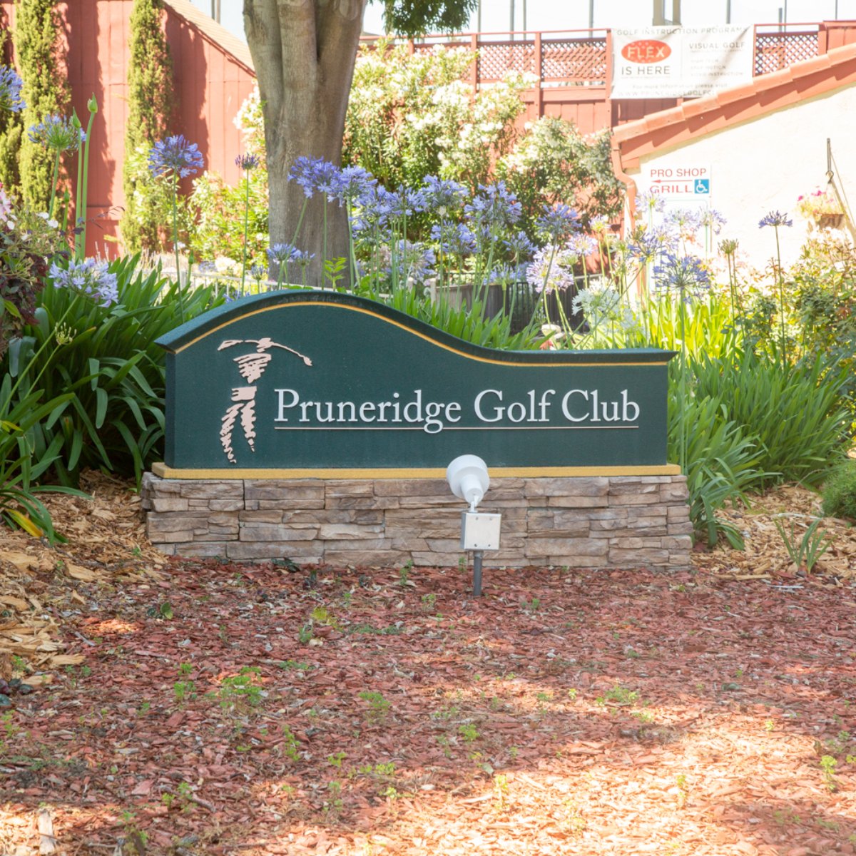 Pruneridgegolf's tweet photo. Our central location makes it easy to get in a quick nine holes (under two hours!) or practice your swing with a bucket of balls on our double decker driving range. #PruneridgeGolfClub #BeginnersWelcome #MembershipPrograms #PracticeMakesPerfect #SiliconValleyGolf https://t.co/RwzOldPJpN
