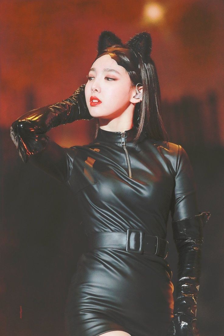 ❝ octubre 31 ❞
 
៚：—Ya que su hermano <a href="/theBlckSwxn/">Odile</a> saldría con sus amigos a la feria de la villa Odette se había puesto de acuerdo con su amiga <a href="/JngyeonKim/">Jeong Yeon</a> para ir juntas. —