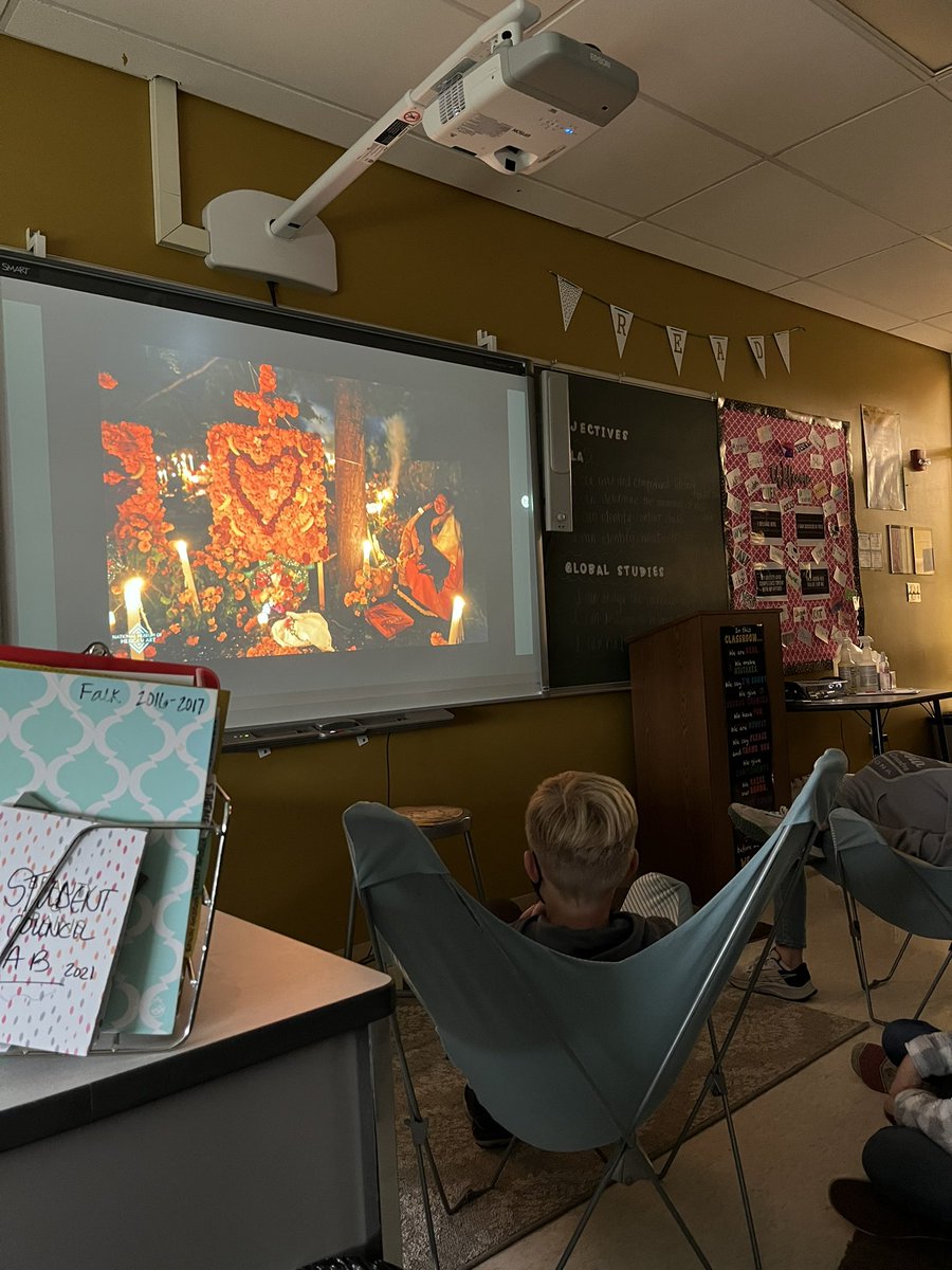 falk_heike's tweet photo. Virtual field trip to the Mexican Museum of Art. Thank you Cary Junior High PTO ! @cjhdragons https://t.co/VqMTB55WIo