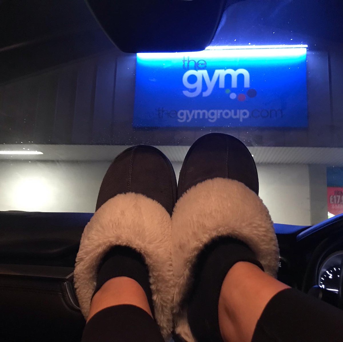hedge2012's tweet photo. I feel i may of left my brain at work. Came to the gym in my slippers and had to drive home in the traffic I sat in to get to the gym. Having to do it all again with my trainers on my feet this time. #physio #MCLrecovery #gettingstronger https://t.co/dQx98DV9rE