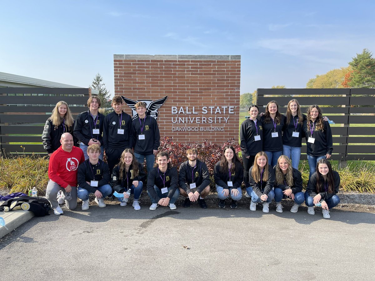 DvilleFans's tweet photo. Lots of learning at I-DAY today! We have learned a lot about problem solving &amp; how to be innovative! Thankful for this opportunity! https://t.co/r4U8qMmIkU