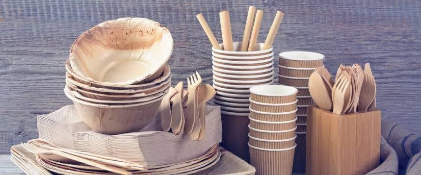 Recyclingbincom's tweet photo. In order to eliminate single-use plastics, eco friendly alternatives must be used instead  ♻️
These include : 
Paper straws
Recyclable cups 
Glass cups &amp; plates 
 #reducereuserecycle #saynotoplastic https://t.co/itwOeXI6Er