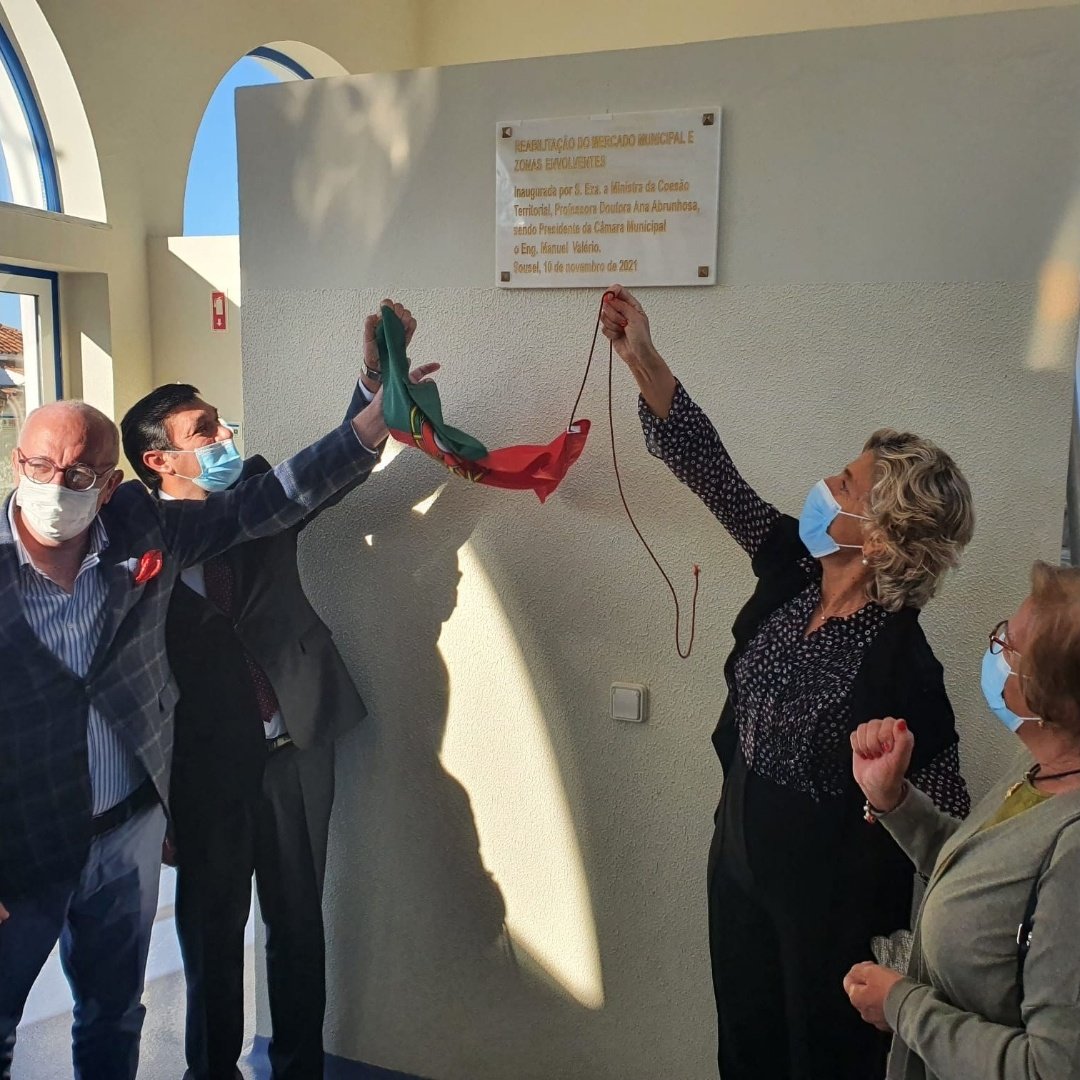 coesao_pt's tweet photo. Em #Sousel, inauguramos o renovado Mercado Municipal. Um espaço imprescindível para valorizar produtos e produtores e dinamizar o comércio e a economia local. Mas também um novo ponto de encontro nesta vila do #Alentejo, que assim melhora a qualidade de vida dos seus habitantes. https://t.co/qsmvfB4zbY