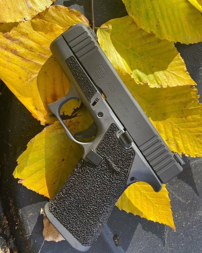 alpha_dog_arms's tweet photo. #glock43x with our “80 grit” 360 degree #laserstippling double trigger guard undercut and #snipergrey @cerakote
.
.
.
#laserstipple #laserstippled #laserstippledglock #laserstippledglocks #stippledglock #stippledglocks #stippledglock43x #customglock #customglocks #customglo… https://t.co/wOMk9N5PLd