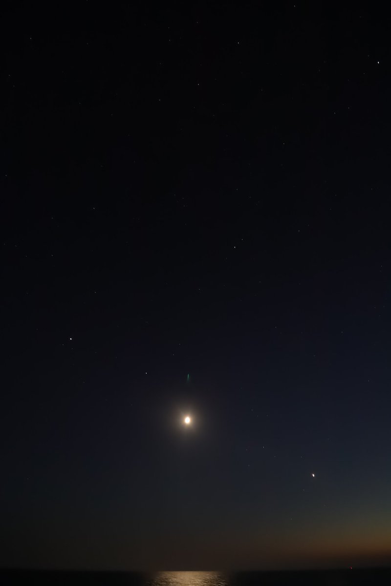 DoodleFK's tweet photo. @LickObservatory @AstronomerAmber Hello!!! I wasn't sure who to ask about this...but did I catch something cool in the sky last night? (Maybe a metor?) Or is it just lens flare? 🤣
Taken facing south, from Cape Cod, MA https://t.co/JpEyDm7kwS https://t.co/MixmcPcgax