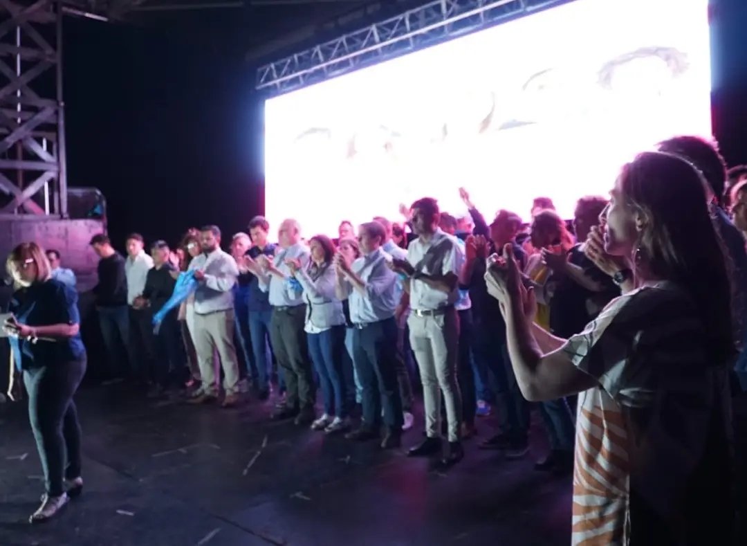 PatriCattaneo's tweet photo. Ayer tuvimos el cierre de campaña con todo el equipo de la alianza #Podemos y los candidatos a concejales de diferentes ciudades de Santa Fe 
Gracias a todos los que estuvieron presentes y que hicieron que esto sea posible
#Lista506 #MacSantaFe https://t.co/hmA1dStoUt