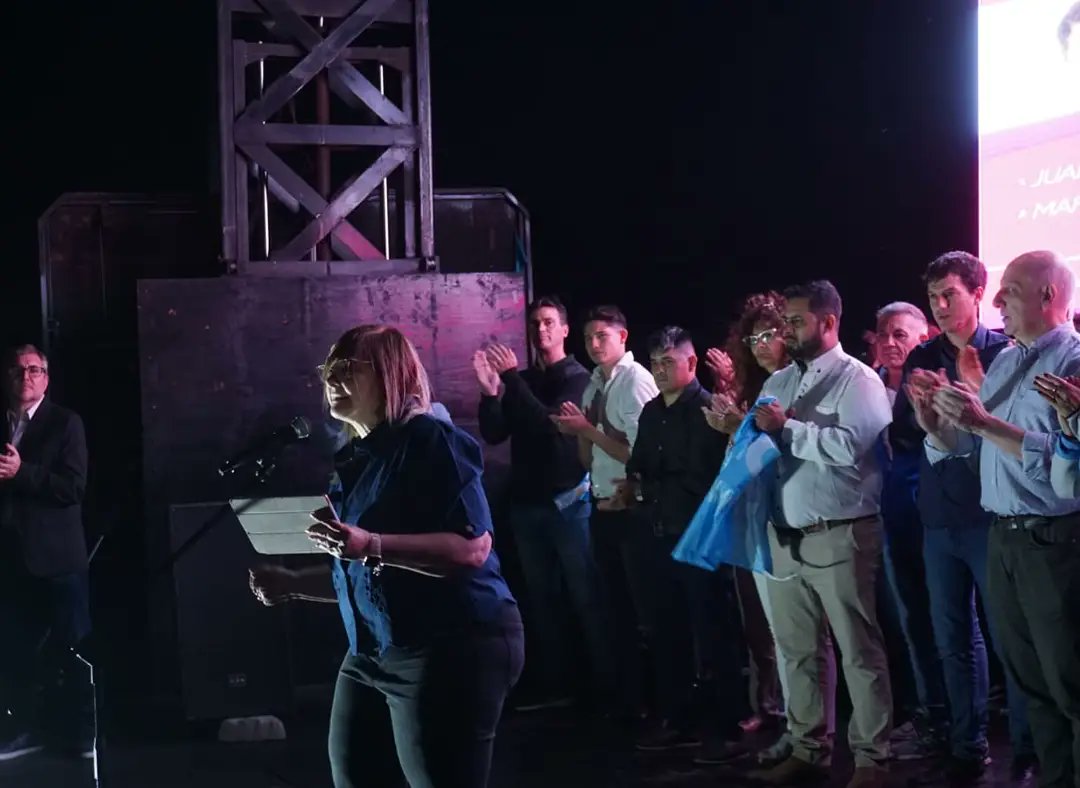 PatriCattaneo's tweet photo. Ayer tuvimos el cierre de campaña con todo el equipo de la alianza #Podemos y los candidatos a concejales de diferentes ciudades de Santa Fe 
Gracias a todos los que estuvieron presentes y que hicieron que esto sea posible
#Lista506 #MacSantaFe https://t.co/hmA1dStoUt