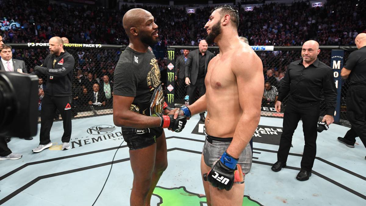 ClubDeLasMMA's tweet photo. Estaba viendo la repe de Jones vs Reyes:

R1: Sin dudas para DR
R2: Parejo. Se lo doy a JJ
R3: Mejores golpes de Reyes
R4: Empezó fuerte DR pero lo ganó JJ 
R5: Round parejo, un poco mejor JJ 

Tengo 48-47 para Jon Jones. En vivo se la había dado a Reyes y hasta dije que fue robo https://t.co/lUmVRXD1bm