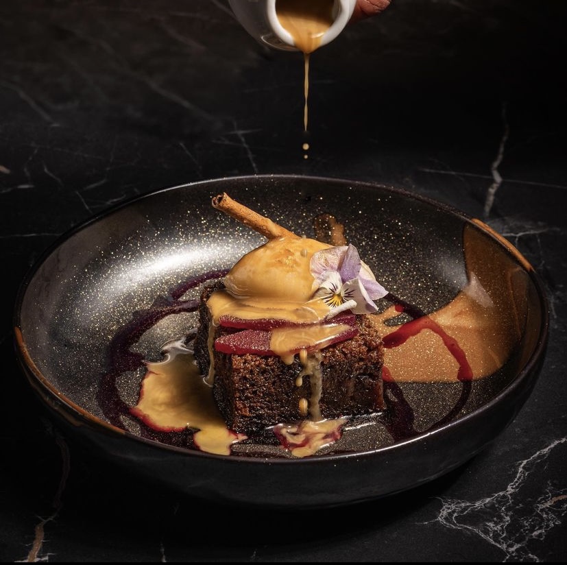 TattuRestaurant's tweet photo. 🌸A WINTER WARMER DESSERT 🌸

Our Asian Pear Sticky Toffee pudding is certain not to disappoint, with flavours of cinnamon, vanilla and almond. 

Give the gift of a Tattu winter experience and purchase your voucher at https://t.co/BEOEerm3F4 #christmasiscoming #permanentlyunique https://t.co/7OwT33qqQx