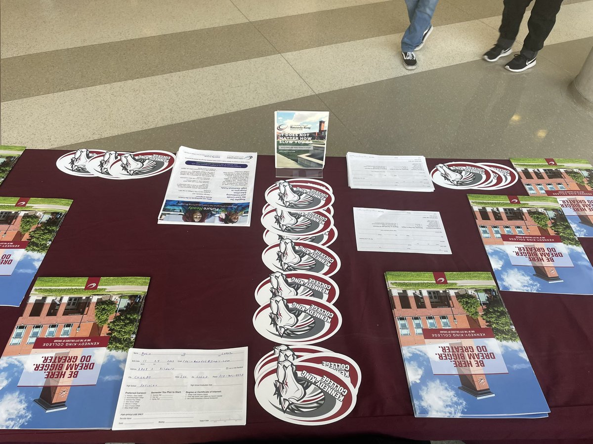 KKCRecruiterJG's tweet photo. Starting off this beautiful Wednesday morning at Little Village High school for their Senior Seminar College Fair! I’m sharing info on how they can become #KKCDIFFERENCEMAKERS 🐴@KKCEnrollment @KK_College @ChiCityColleges https://t.co/8GN3reShzZ