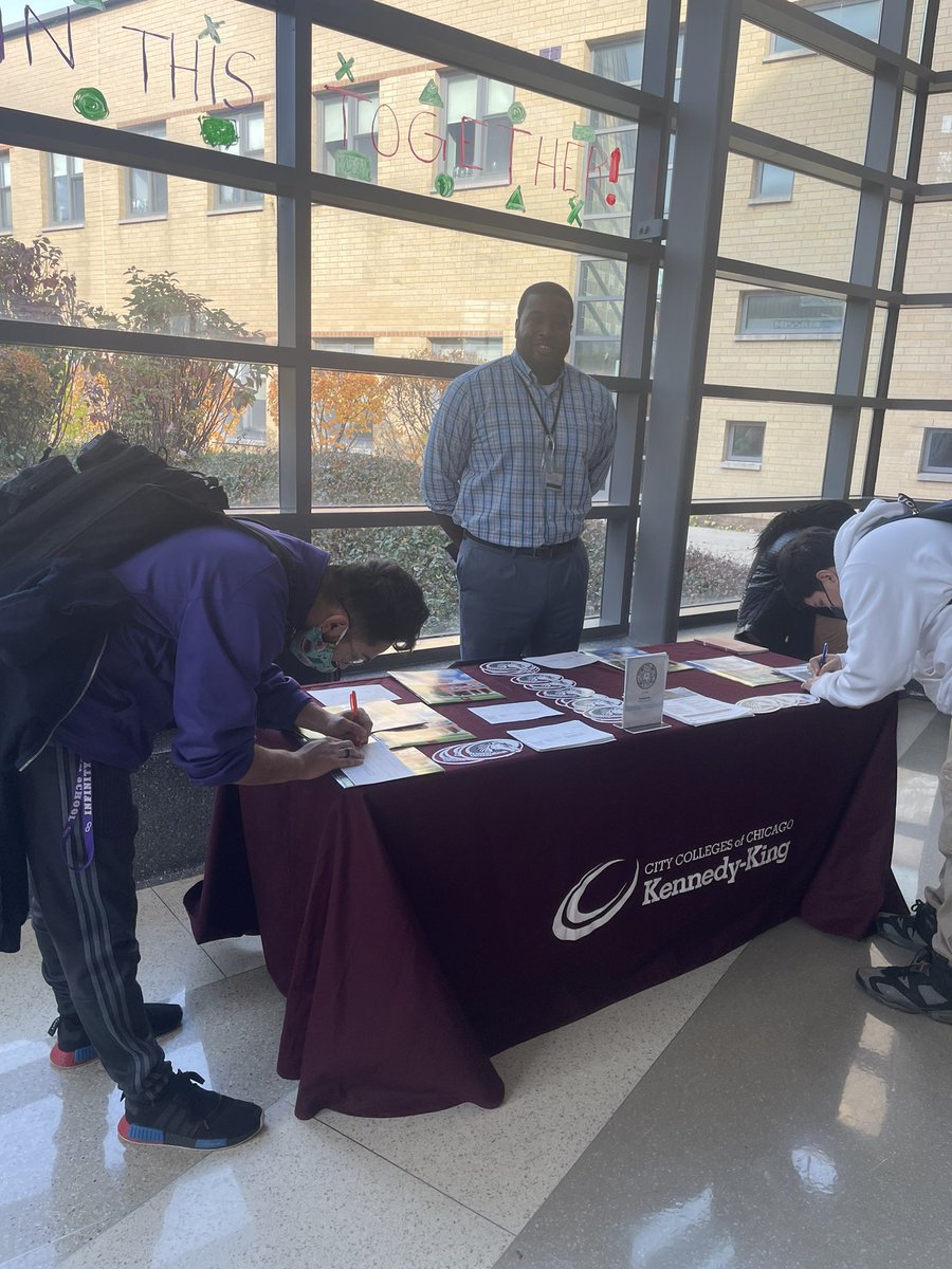 KKCRecruiterJG's tweet photo. Starting off this beautiful Wednesday morning at Little Village High school for their Senior Seminar College Fair! I’m sharing info on how they can become #KKCDIFFERENCEMAKERS 🐴@KKCEnrollment @KK_College @ChiCityColleges https://t.co/8GN3reShzZ