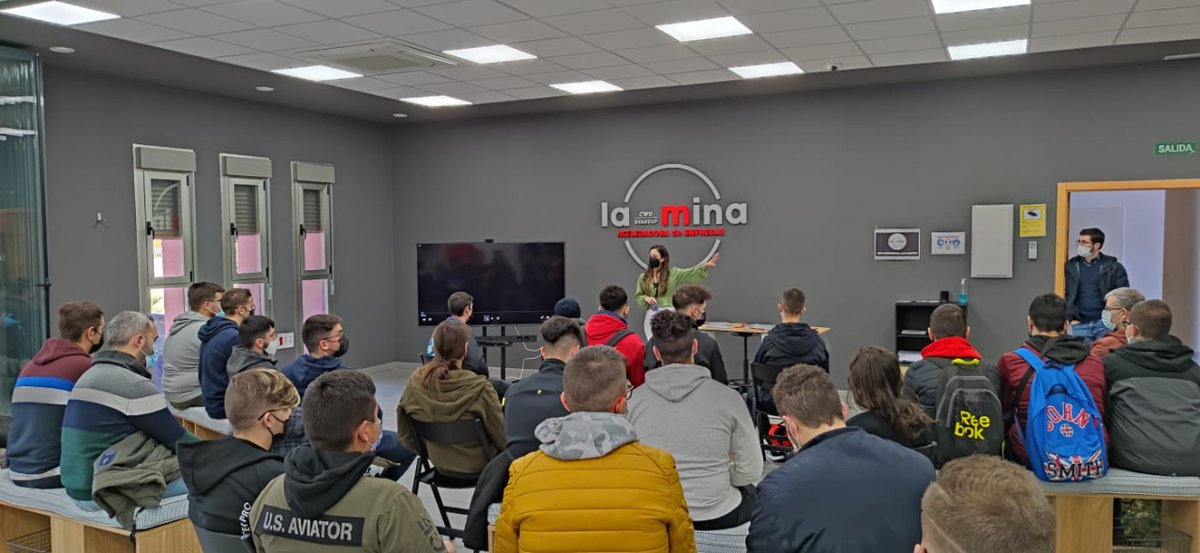 laminastartup's tweet photo. 🚀 Esta semana, nos han visitado el #coworkingdigital de #LaMina, dos grupos de estudiantes de ciclos formativos del I.E.S Himilce de #Linares y han conocido las distintas convocatorias de emprendimiento que se están desarrollando. 
.
#linares #laminastartup #emprendimiento #jaen https://t.co/pqwwscvs6u