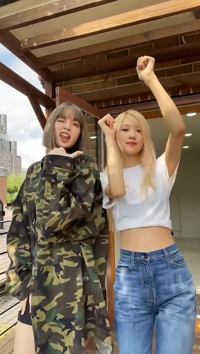 BPINKLATINO's tweet photo. I vote #lisa for #MAMAVOTE https://t.co/rQ8iwGYNzR