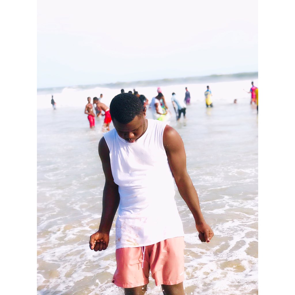 sonofhannatu's tweet photo. Having me as a friend is a blessing, no competition, no jealousy &amp; no fake love.❤️ #BEACHPLAY🏖 https://t.co/kHwfew2hA0