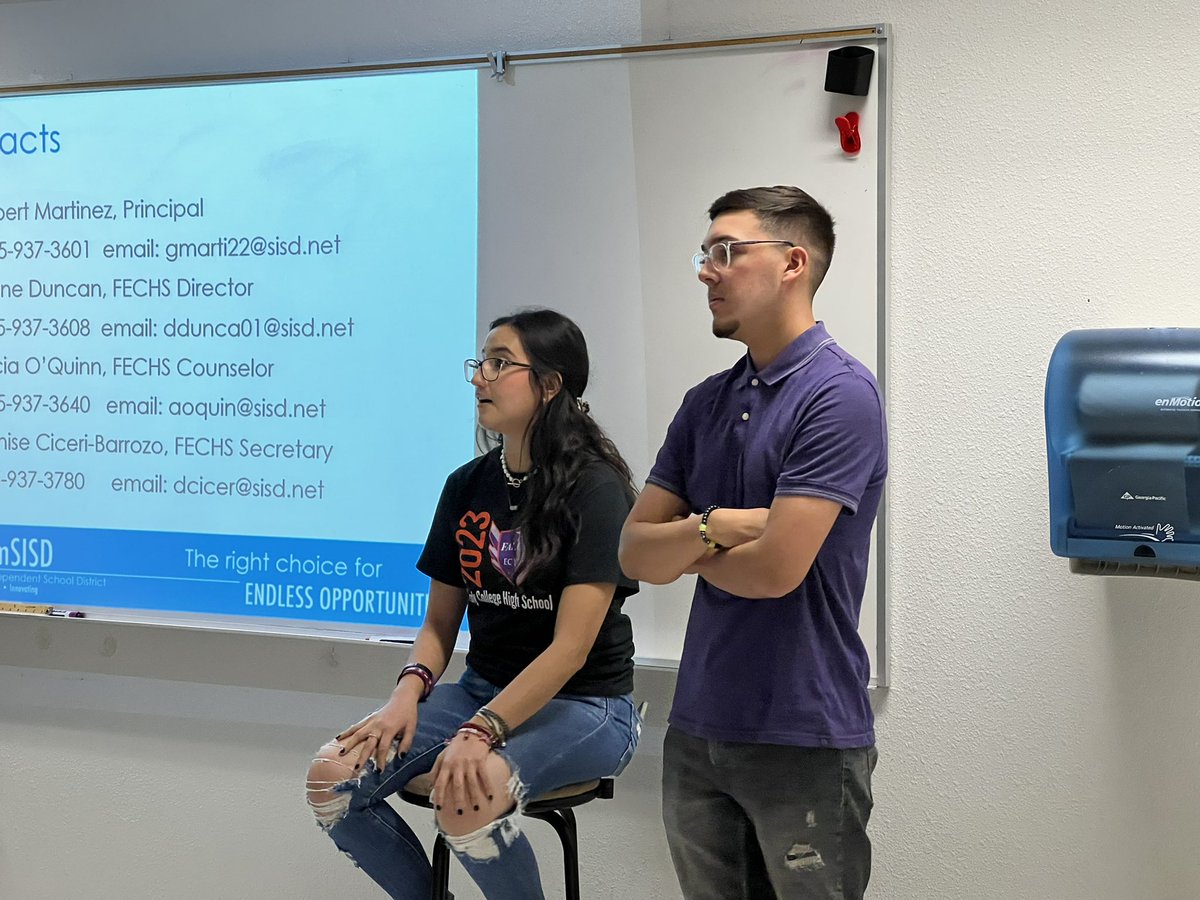 AliciaOQuinn1's tweet photo. Falcon Early College juniors helping with recruitment @DesertWindMS #FECHS #studentsenate #TeamSISD #eastlakehs @eastlakehs #eastlakeclassof2023 https://t.co/F6I4rUtiGo