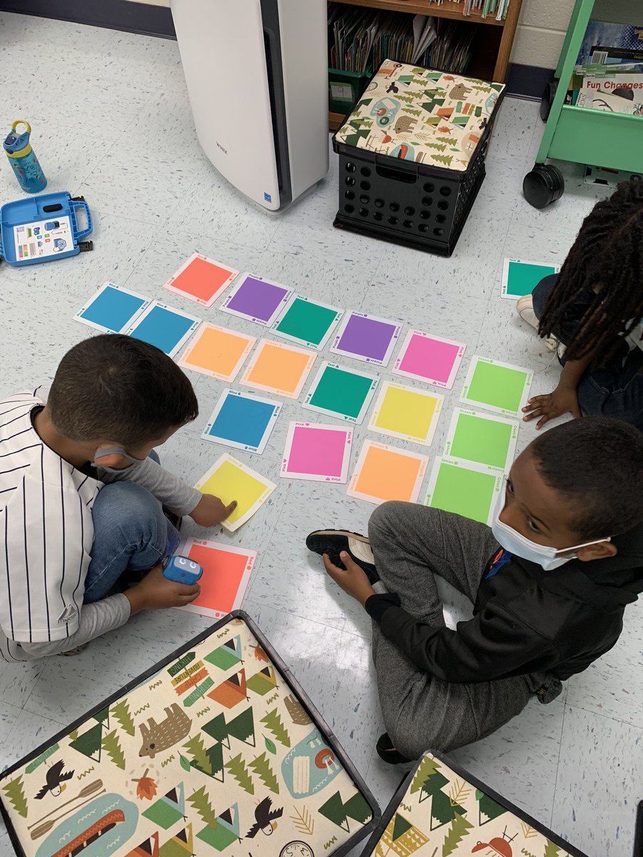 mszhangsclass's tweet photo. Working as a team while exploring the indis https://t.co/SiHqQbIM0J