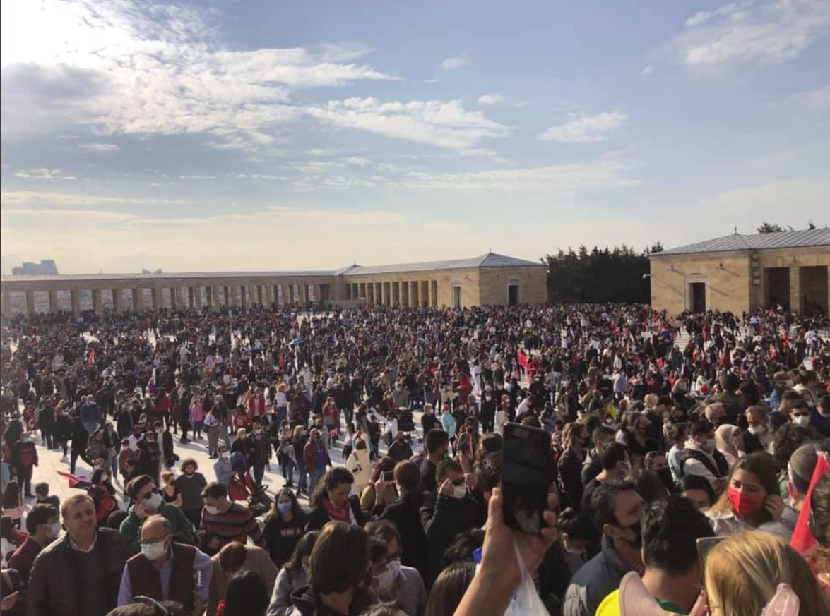 omersmn's tweet photo. Fark ettiğim bir şey var.
Siz Milletin Ata sevgisiyle zıtlaştıkça bu Milletin ATA sevgisi daha da çoğalıyor. Her #10Kasım Anıtkabir'de buluşan kalabalık daha da çoğalıyor.
"ALLAH RAHMET EYLESİN" https://t.co/Sp1D1Ejn40