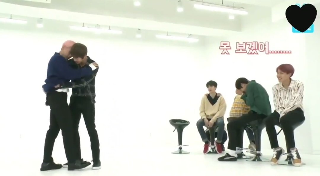bonobonoya_03's tweet photo. BTS moments that doesn't feel real : A thread https://t.co/rnKProIiDz