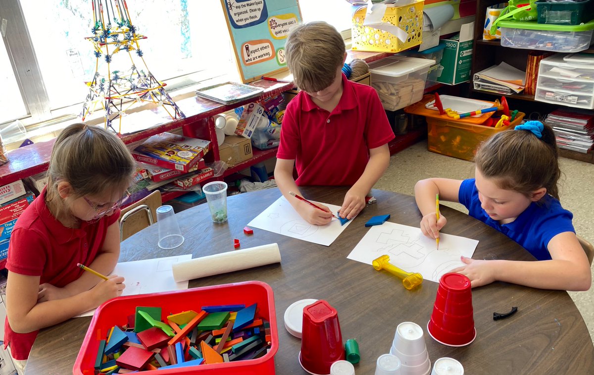 MrsPippensQUEST's tweet photo. Second graders beginning an abstract art piece after learning the roles shape and line play in the art of Kandinsky in an #elementsofart lesson. https://t.co/Os1hy2pYuB