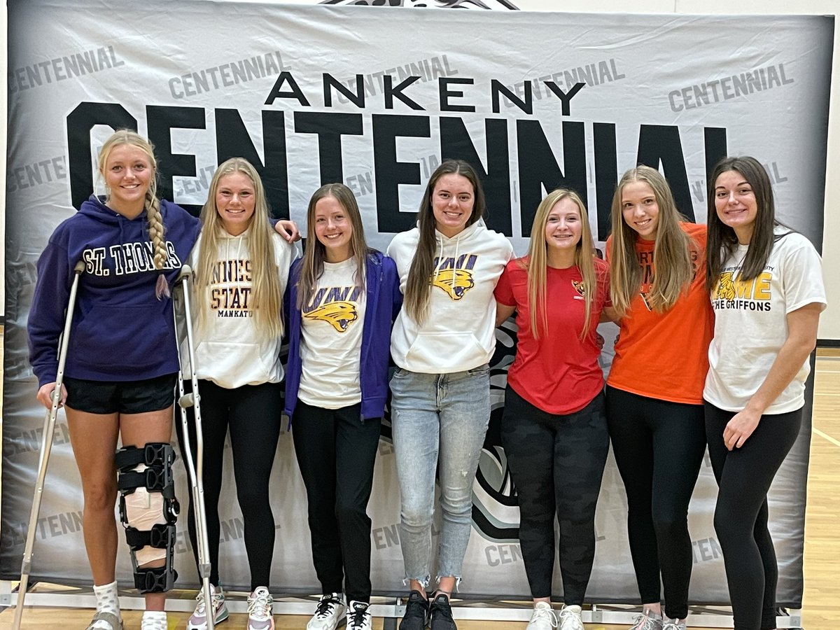 Congratulations to all the student-athletes who signed with their future colleges this morning. What an awesome group. Good luck! 🐆