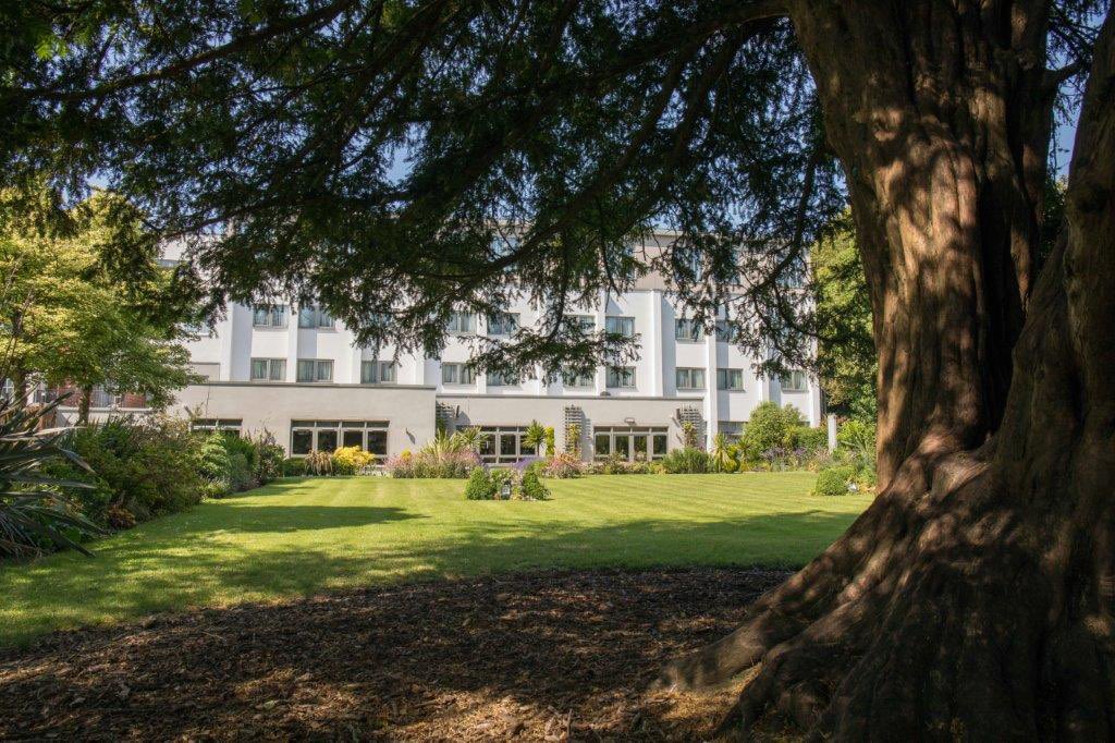 Colinstarkey37's tweet photo. Hi Twitter ! I am looking for A Sous Chef &amp; a part time kitchen Porter for @BW_Pinewood @POW_OneEighty to start ASAP ,if you are looking or know of anyone who is , then please email your CV to or call 01625 529211 pinewood.chef@pinewood-hotel.co.uk  #chefjobs #chef #Cheshire #Job https://t.co/yKObaA3LUe