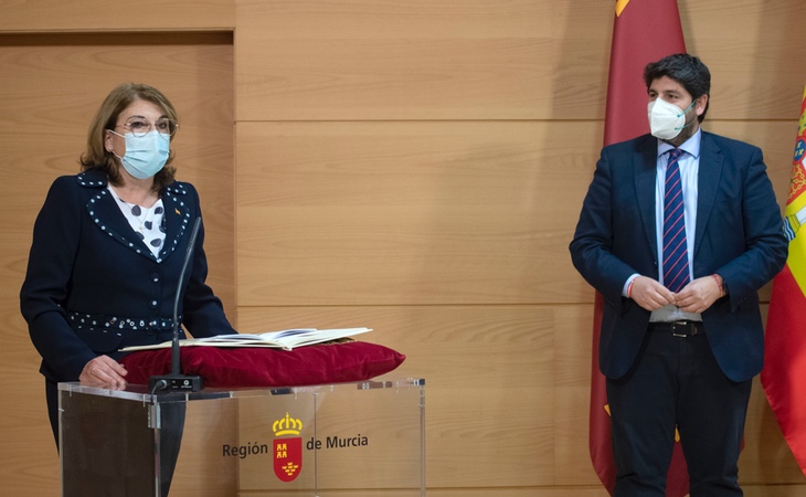 los_replicantes's tweet photo. PP y VOX aprueban imponer multas a quien utilice el lenguaje inclusivo en la Administración de Murcia https://t.co/12pQEGEJxS https://t.co/5vtiguj8Ux