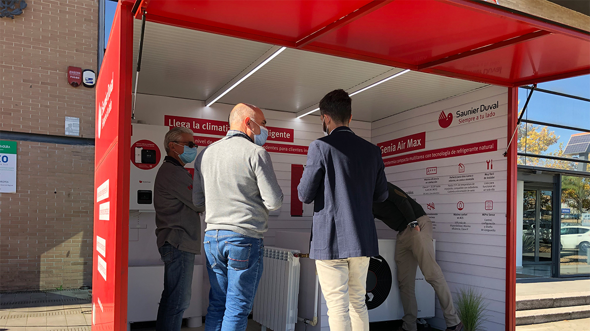 saunierduval's tweet photo. Hoy nuestro Remolque #OnTheRoad está en la Universidad de Extremadura (@infouex) hasta las 18h.
¡Acércate a conocer nuestras soluciones de climatización más innovadoras!
—
#SéInconformista #SiempreATuLado #SaunierDuval #Aerotermia #CalderasInteligentes https://t.co/6XiE28aTQO