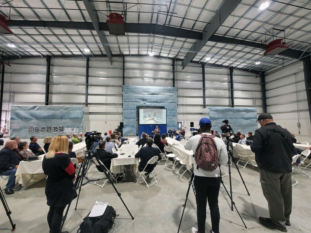 MBCBronson's tweet photo. Attending the grand opening of #DeanBaldwinPainting. A great opportunity for the citizens of @MaconBibb and partnerships with #Delta, #DHL, #AmericanAirlines, and #Amazon. We are moving in the right direction....UP https://t.co/GIGC5Q6OKu