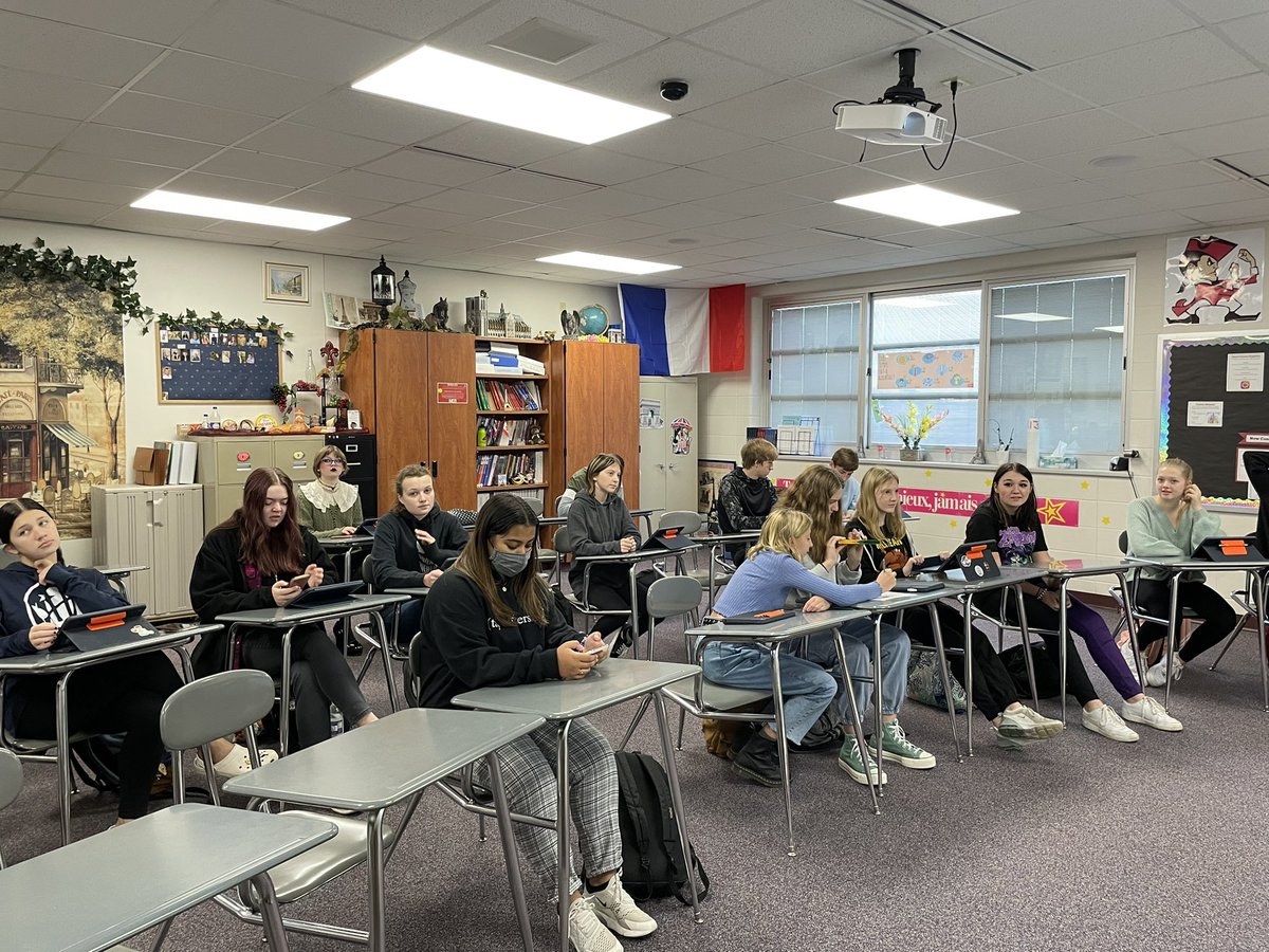 PulaskiFrench's tweet photo. French Club CPC Meeting today!! Thank you all for showing up! Stay tuned for more french week updates:)  #pulaski #frenchclub #frenchweek #RedRaiders https://t.co/KaQcWlqQew
