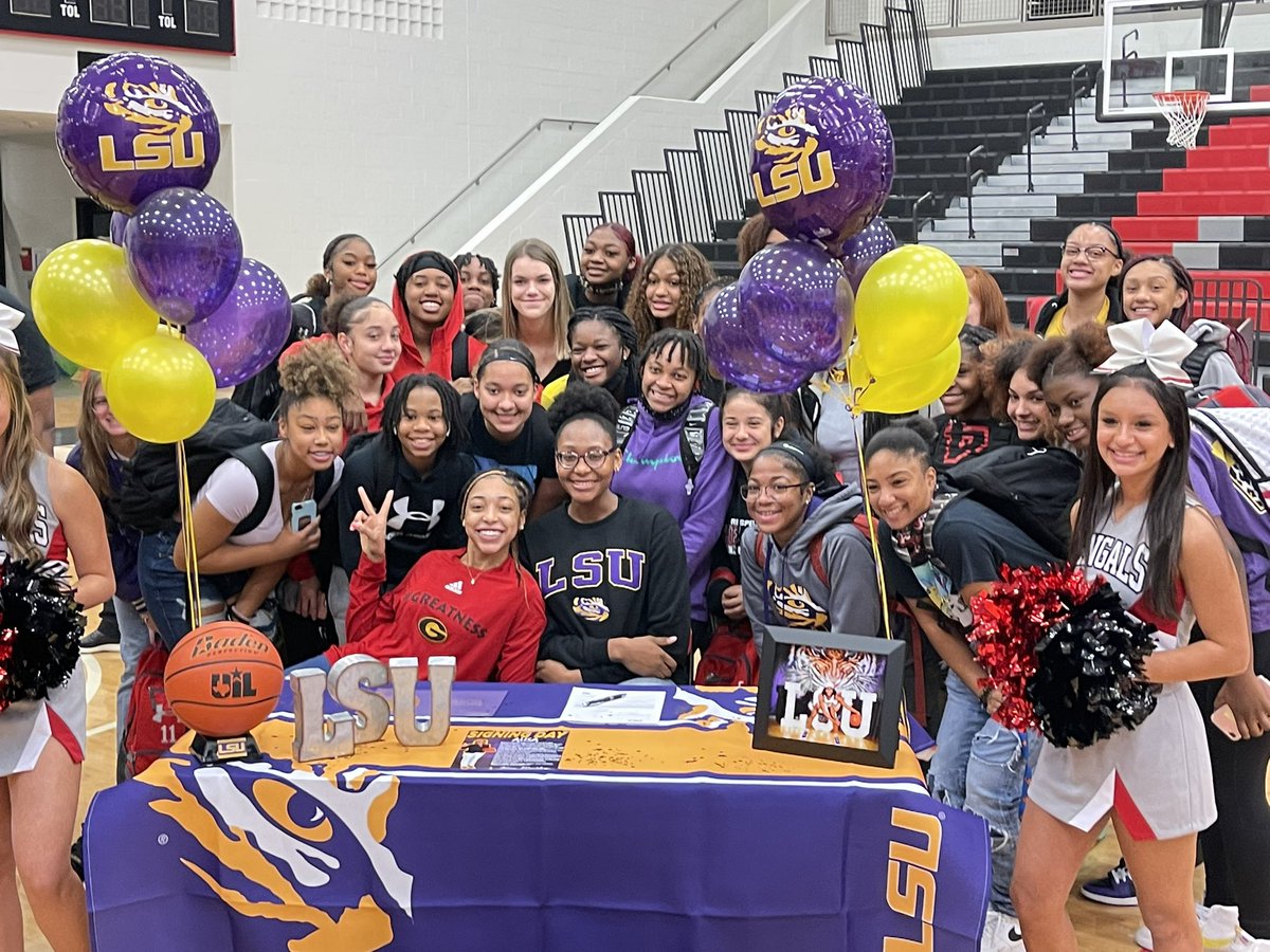 coach_langford's tweet photo. Congrats  @awillyyyy  and @Jazzy2x1  you two deserve all the recognition and more!! Super proud of you!! Love y’all!! 🐅🏀  #bengalexcellence @LSUwbkb @Grambling1901 https://t.co/0Tssvfgb8G
