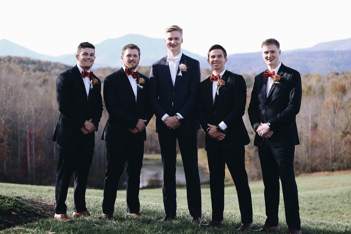 NoahMurdock28's tweet photo. Perfect day with my new wife @Savannahcouch and so many great days to follow.

They say pictures don’t do it justice, but @emmagsharon and @BLeistensnider made it happen. 

The Murdocks. https://t.co/ClujqYHgkU