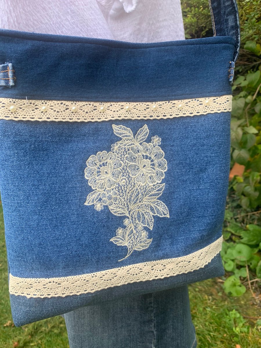 nirguj's tweet photo. Excited to share the latest addition to my #etsy shop: Romantic upcycled denim bag with lace https://t.co/3KGb0PM9X5 #bohohippie #giftforher #romanticjeansbag #upcycledbag #christmasgift #shoulderbag #denimshoulderbag #artisanbag #sustainablefashion https://t.co/a6OjBhibiE