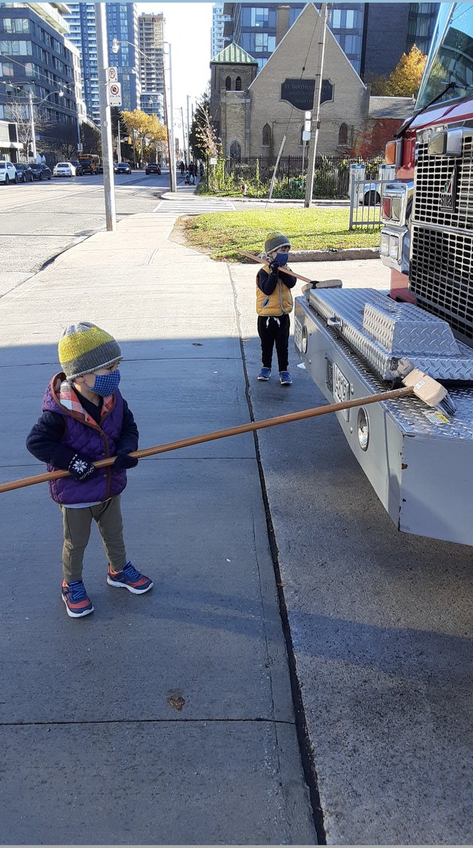twinmonkey181's tweet photo. Thank you for the smiles you gave them
#torontofireservices
#station325
#tfs325 
Shoutout to L. Jones https://t.co/D6o4xtsiL3